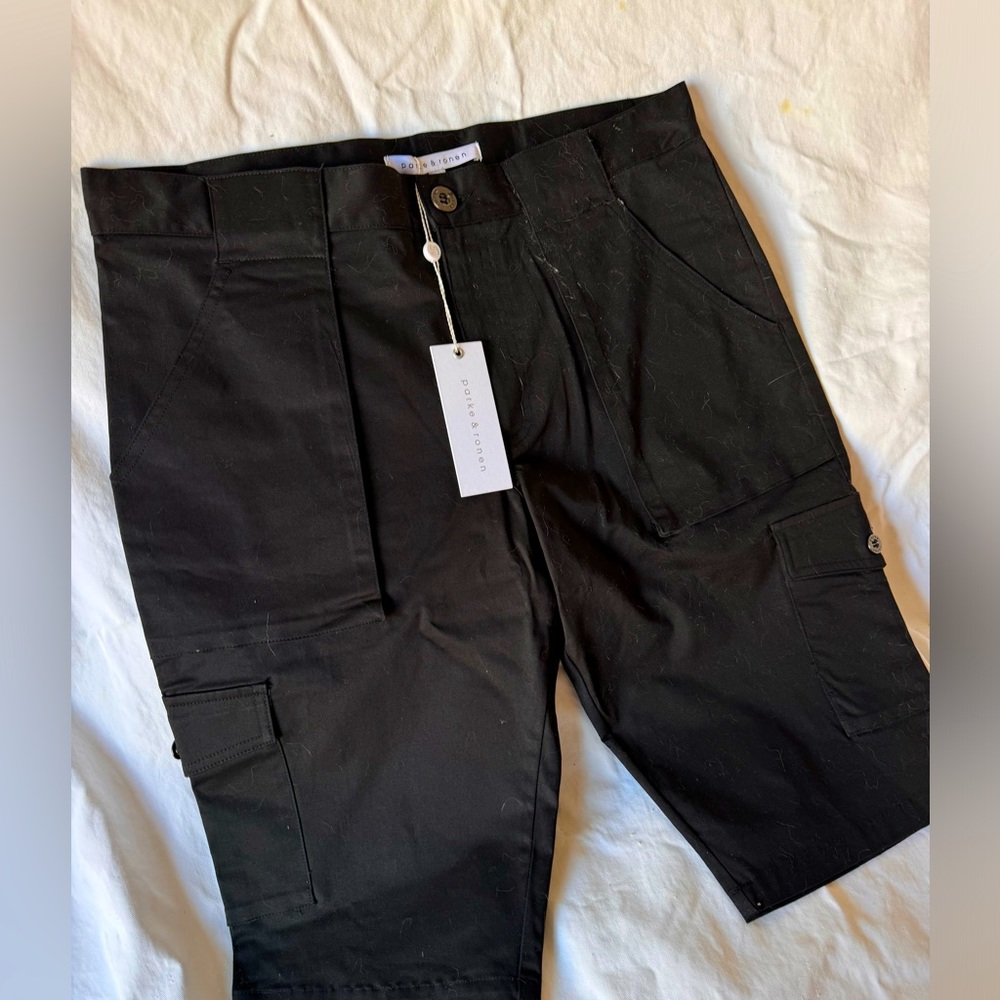 PARK AND RONEN CARGO SHORTS. BRAND NEW / BLACK
